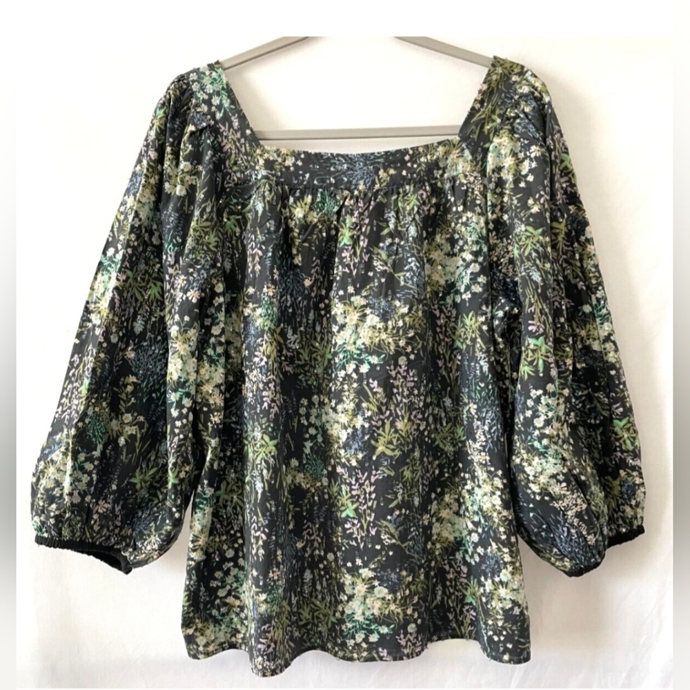 LC Lauren Conrad Black and Green Ruffled Puff Sleeve Blouse